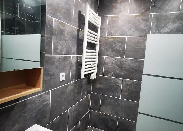 Cozy In Juan Les Pins 700m From Apartamento Antibes